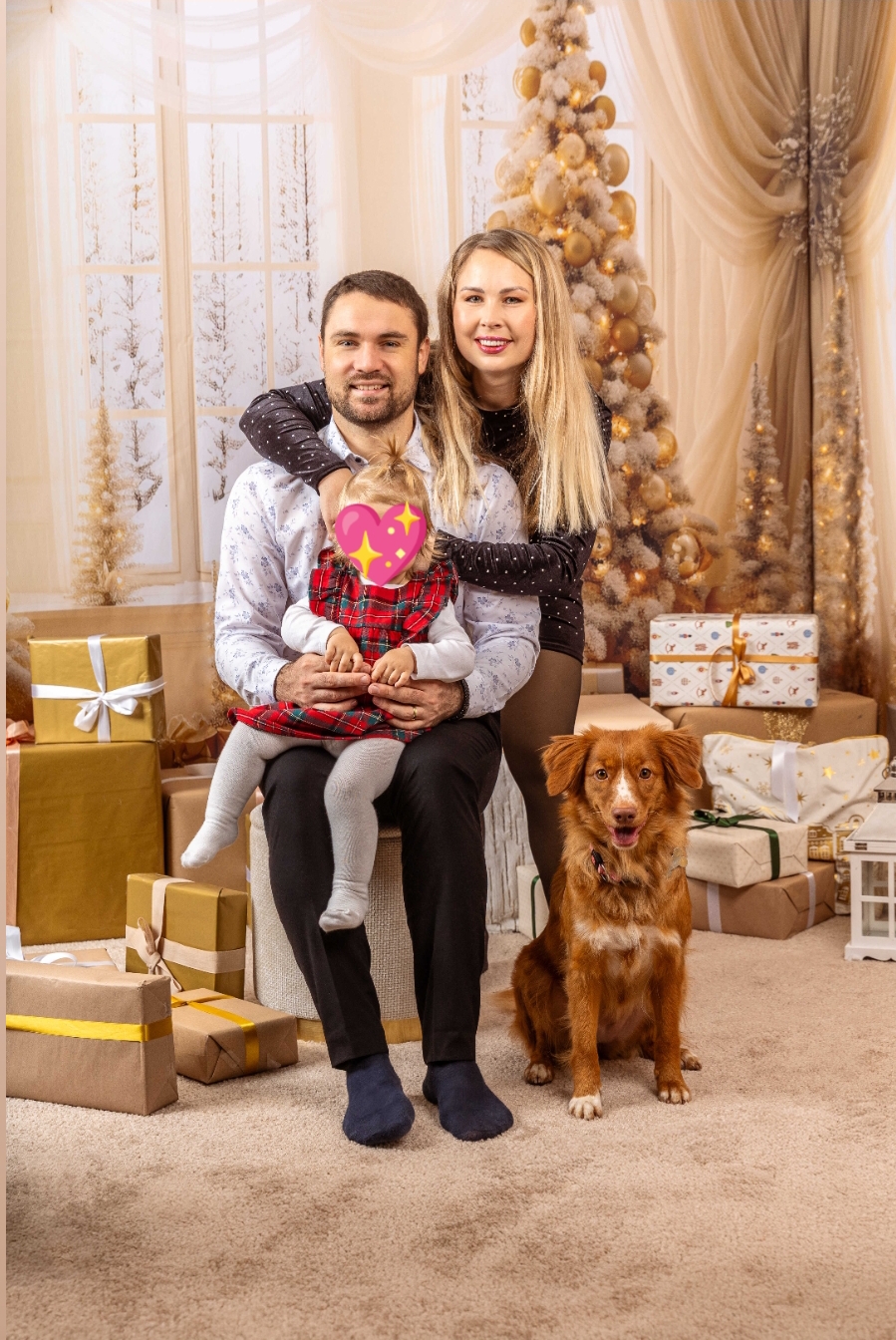 Sharqiya Sand kennel family Christmas photoshoot with Toller Omany